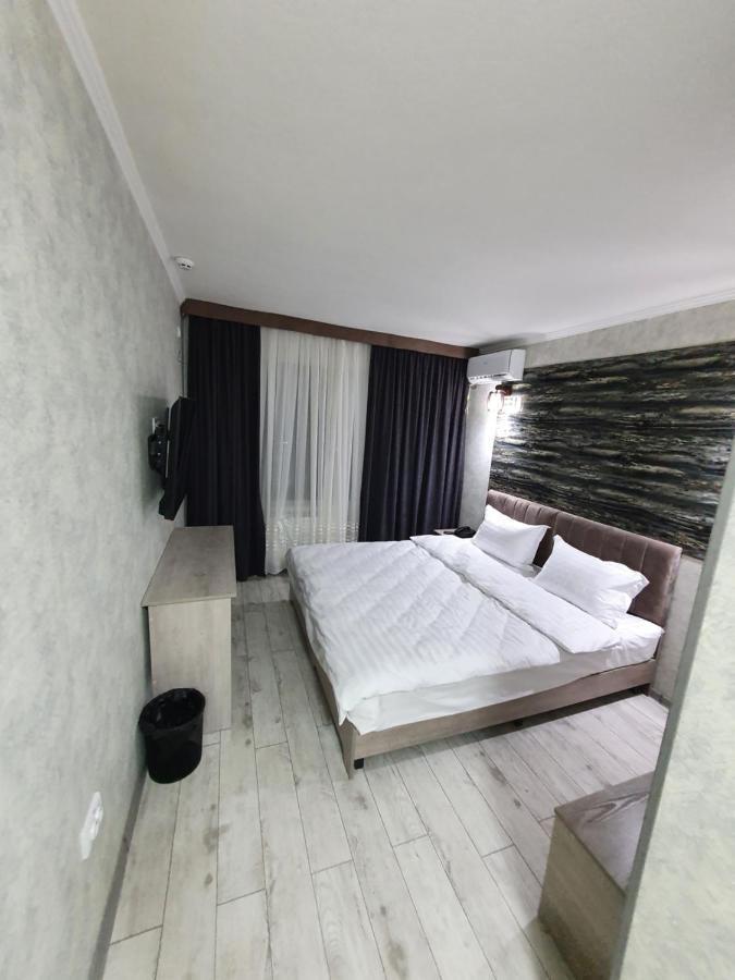 Artist Regenci Hotel Tashkent Exterior foto